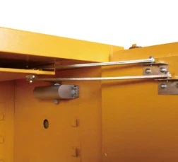 Self closing device